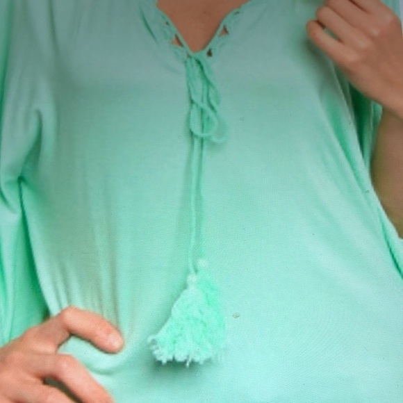 Spring Green Crochet Trim Scalloped Edge Top - Picture 3 of 4